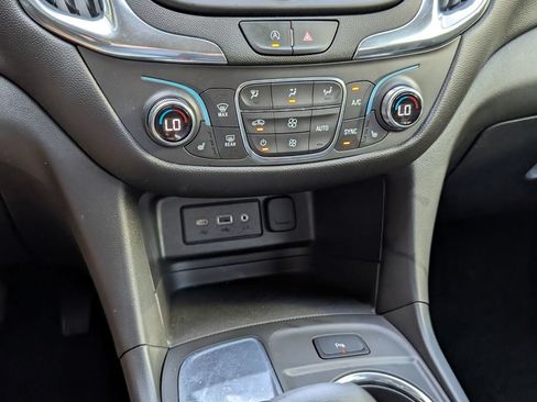 Used 2022 Chevrolet Equinox LT FWD image 8