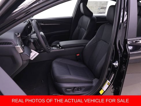 Used 2026 Toyota Camry SE image 4