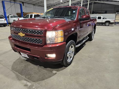 Used 2013 Chevrolet Silverado 2500 LT w/ Z71 Appearance Package AWD/4WD image 3