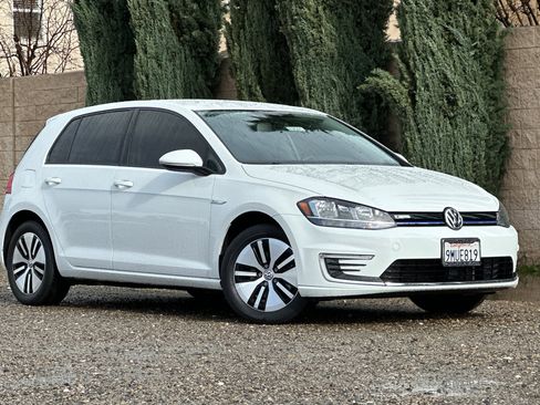 Used 2019 Volkswagen e-Golf SE w/ Driver Assistance Package image 2