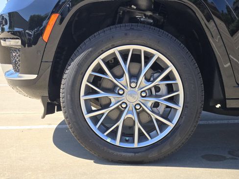 New 2025 Jeep Grand Cherokee L Summit w/ Luxury Tech Group V image 9