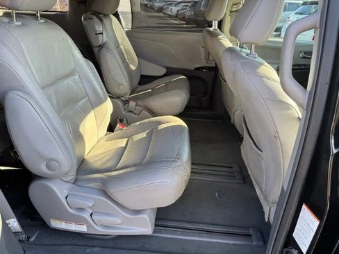 Used 2019 Toyota Sienna XLE image 14