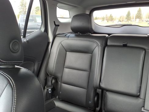 Used 2024 GMC Terrain SLT AWD/4WD image 14