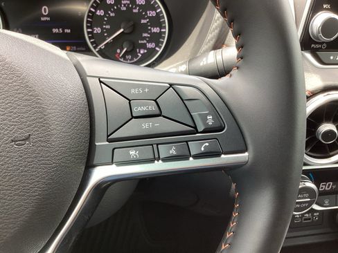 Used 2025 Nissan Sentra SR FWD image 19
