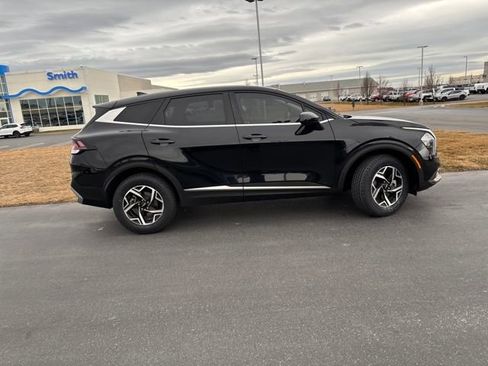 Used 2023 Kia Sportage LX image 2