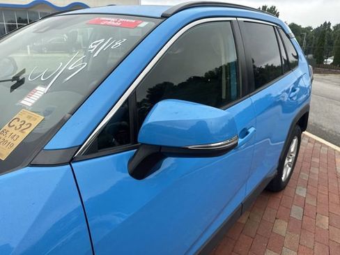 Used 2019 Toyota RAV4 XLE FWD image 5