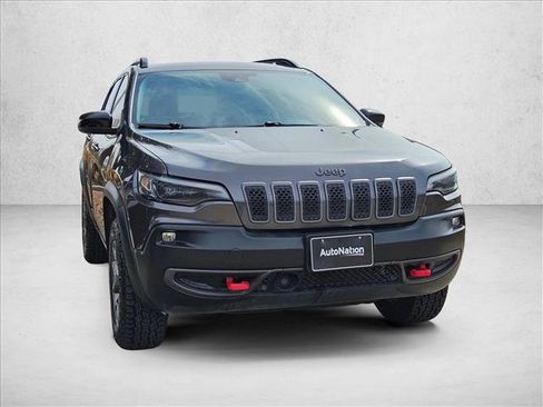 Used 2022 Jeep Cherokee Trailhawk image 3