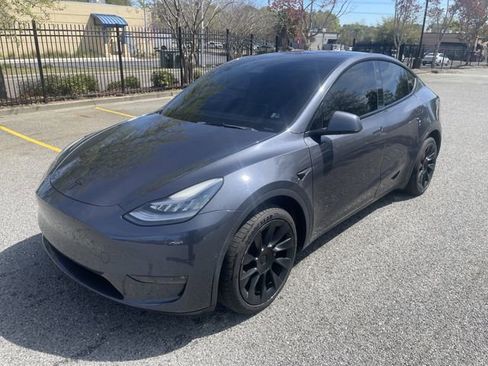 Used 2021 Tesla Model Y Standard Range image 1