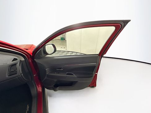 Used 2025 Mitsubishi Outlander Sport LE image 30