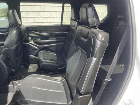 Used 2023 Jeep Grand Cherokee L Overland AWD/4WD image 16