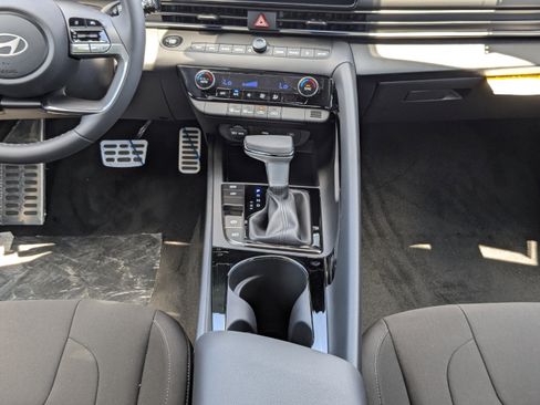 New 2025 Hyundai Elantra SEL image 17