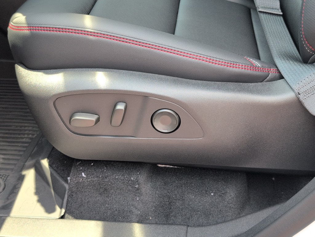 New 2026 Chevrolet Traverse RS w/ LPO, Floor Liner Package FWD image 14