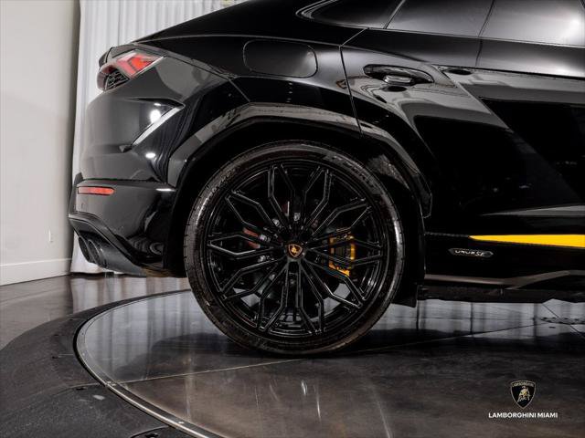 Used 2025 Lamborghini Urus SE AWD/4WD image 16
