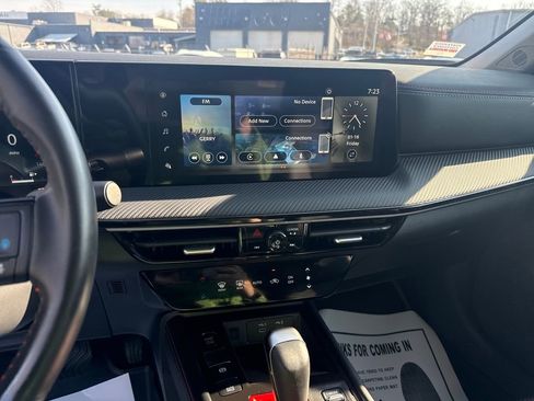 Used 2025 Nissan Kicks SR w/ Interior Electronics Package image 18