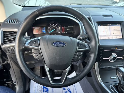 Used 2018 Ford Edge Titanium w/ Technology Package AWD/4WD image 16