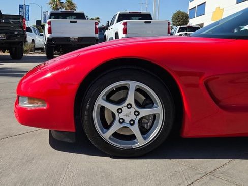 Used 2004 Chevrolet Corvette Coupe RWD image 9