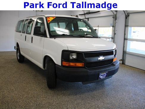 Used 2016 Chevrolet Express 2500 image 8