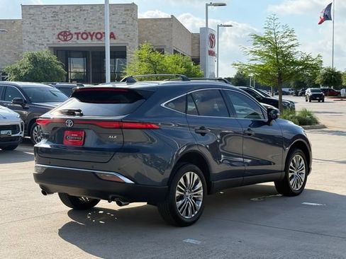 Used 2024 Toyota Venza AWD/4WD image 4