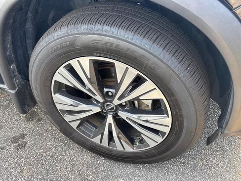 Used 2023 Nissan Rogue SV image 6