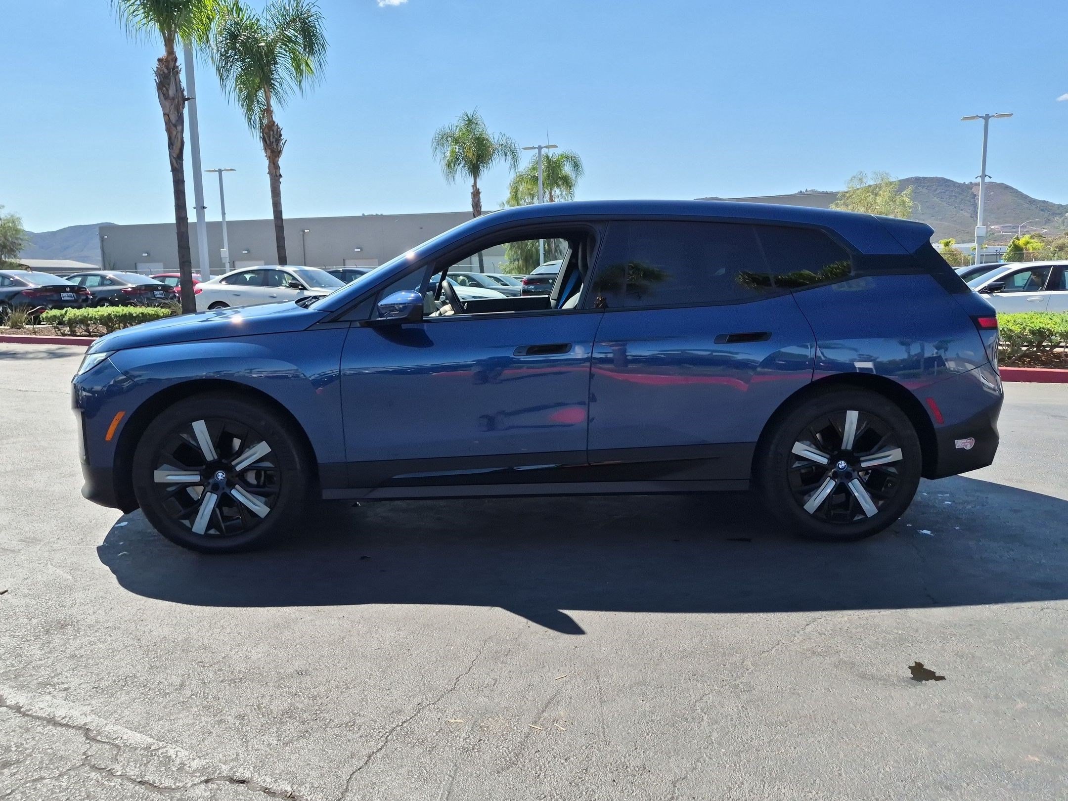 Used 2024 BMW iX xDrive50 w/ Convenience Package AWD/4WD image 7