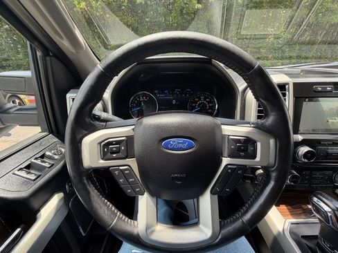 Used 2017 Ford F150 Lariat w/ Equipment Group 502A Luxury AWD/4WD image 39