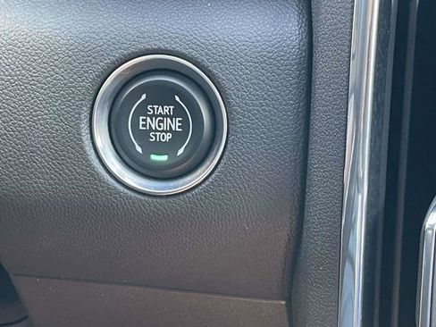Used 2025 GMC Acadia Denali w/ Super Cruise Package FWD image 19