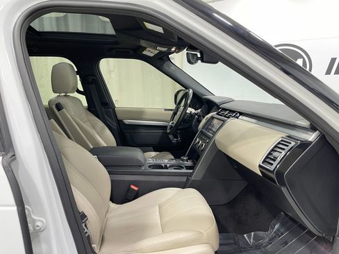 Used 2020 Land Rover Discovery Landmark AWD/4WD image 34