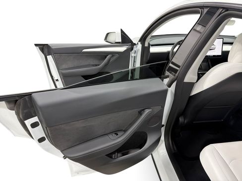 Certified 2023 Tesla Model Y Long Range AWD/4WD image 10