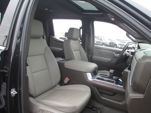Used 2024 GMC Sierra 1500 SLT w/ SLT Premium Plus Package AWD/4WD image 25