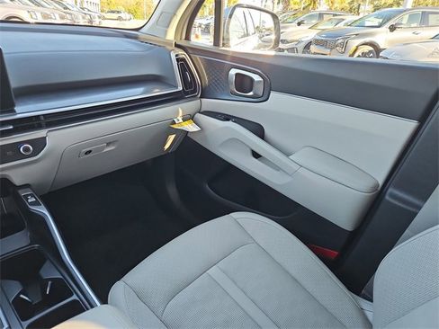 Certified 2025 Kia Sorento S image 10