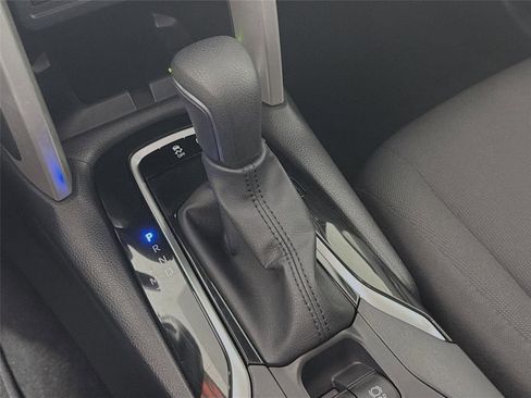 Used 2025 Toyota Corolla Cross LE image 17