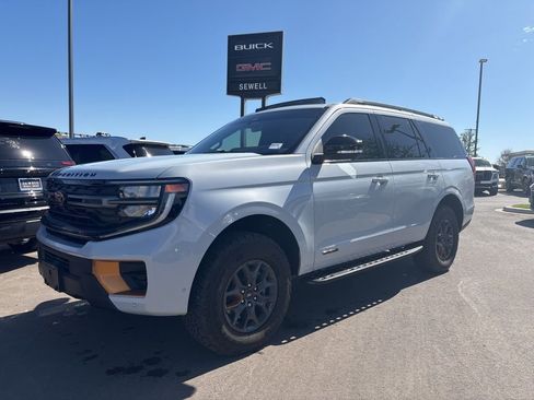 Used 2025 Ford Expedition Tremor AWD/4WD image 1