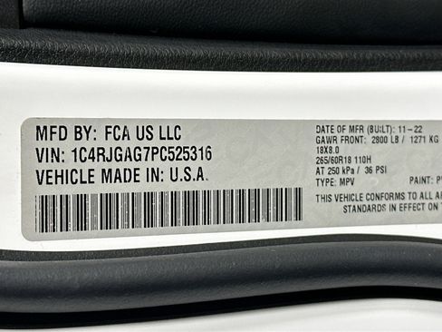 Used 2023 Jeep Grand Cherokee Laredo w/ Luxury Tech Group I image 30