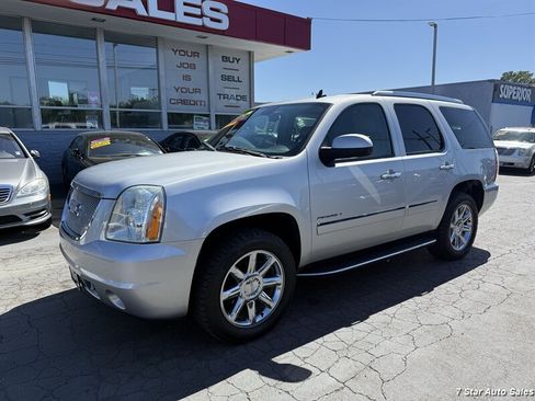 Used 2011 GMC Yukon Denali AWD/4WD image 3