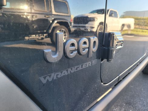 Used 2023 Jeep Wrangler Unlimited Sport AWD/4WD image 9