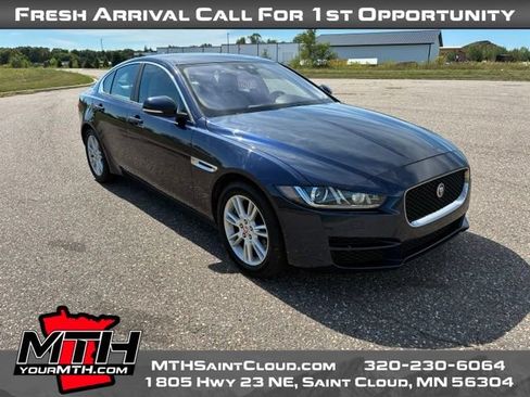 Used 2018 Jaguar XE Premium AWD/4WD image 2