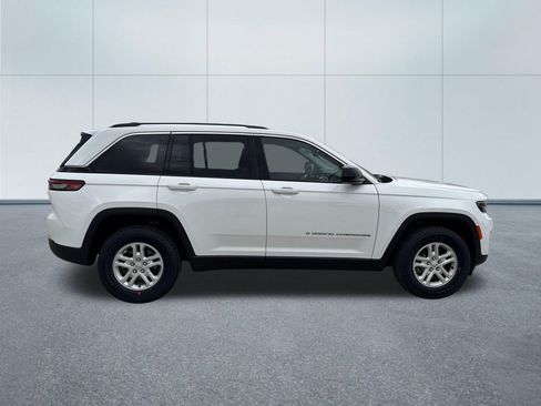 Certified 2023 Jeep Grand Cherokee Laredo w/ Luxury Tech Group I AWD/4WD image 8