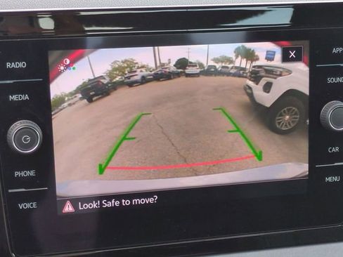 Used 2025 Volkswagen Jetta SE image 24