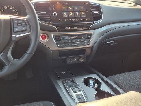 Used 2024 Honda Ridgeline Sport image 5