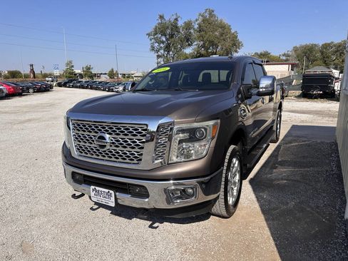 Used 2016 Nissan Titan SL image 3