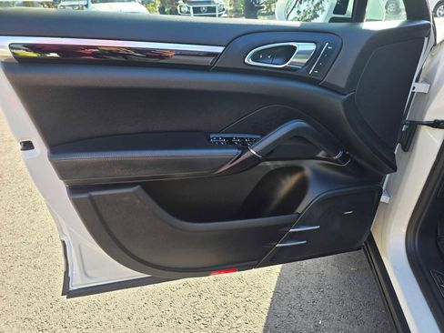 Used 2018 Porsche Cayenne Platinum Edition image 24