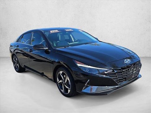 Used 2021 Hyundai Elantra Limited image 3