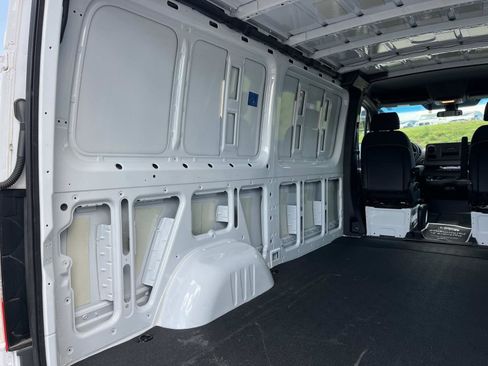 Used 2024 Mercedes-Benz Sprinter 2500 image 13