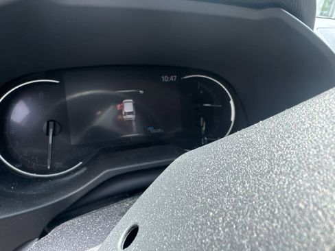 Used 2025 Toyota RAV4 LE AWD/4WD image 8