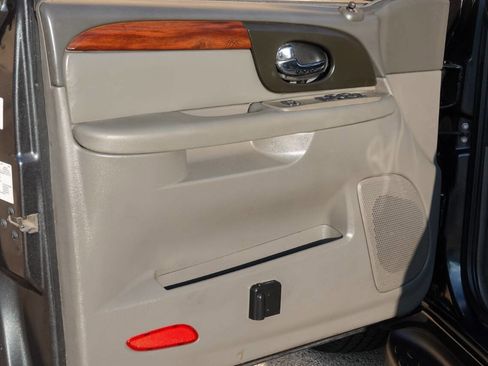 Used 2004 GMC Envoy SLT image 59