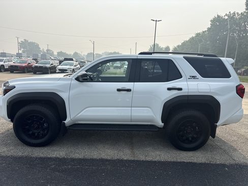 Used 2025 Toyota 4Runner TRD Off-Road AWD/4WD image 2