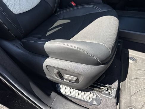 Used 2025 Toyota Sienna Limited AWD/4WD image 32