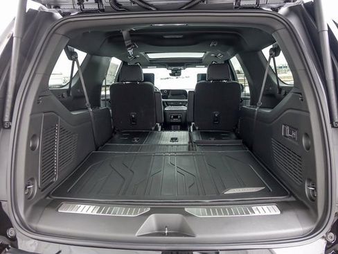 New 2026 Chevrolet Suburban Premier AWD/4WD image 9