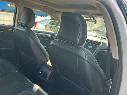 Used 2017 Ford Fusion SE w/ Fusion SE Technology Package AWD/4WD image 19