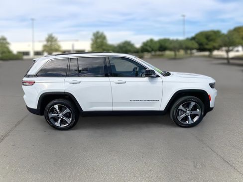 Used 2024 Jeep Grand Cherokee Limited 4xe w/ Luxury Tech Group II image 8